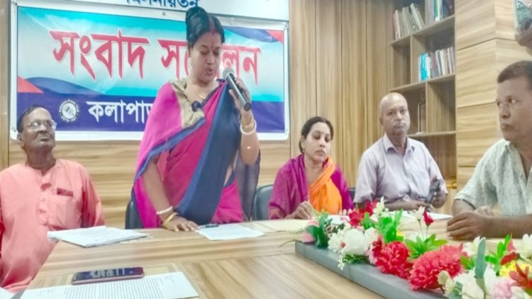 সন্তানের শিক্ষাজীবন রক্ষায় আকুতি জানিয়ে মায়ের সংবাদ সম্মেলন