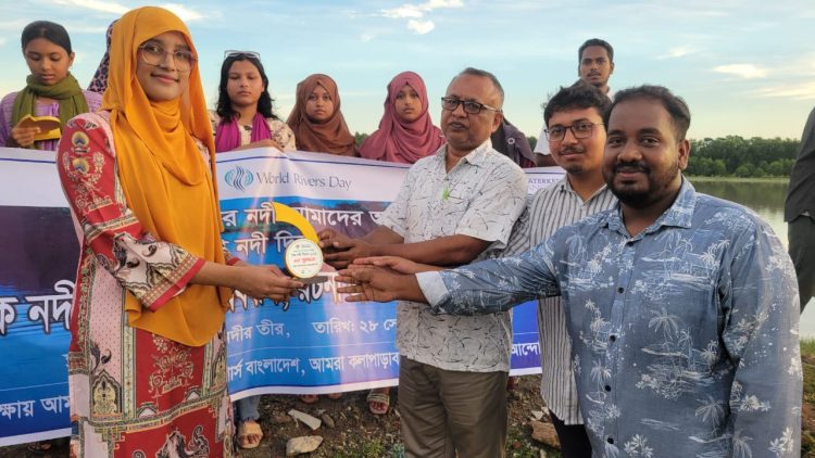 বিশ্ব নদী দিবসে কলাপাড়ায় দখল দূষণ বন্ধের দবিতে মানববন্ধন ও রচনা প্রতিযোগিতা