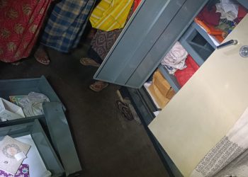 দুমকিতে দুর্ধর্ষ চুরি, নগদ অর্থসহ প্রায় চার ভরি স্বর্ণ লুট