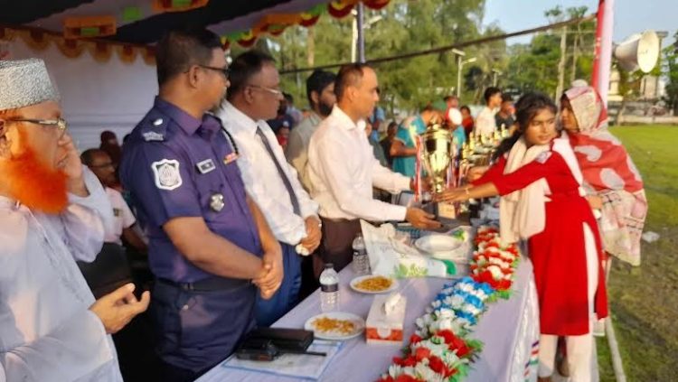 পটুয়াখালীতে দুই দিনব্যাপি গ্রীষ্মকালীন ক্রীড়া প্রতিযোগিতার পুরস্কার বিতরণ