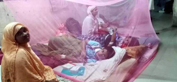 কলাপাড়া হাসপাতালে শয্যা সংকটে চিকিৎসা চলছে ফ্লোরে