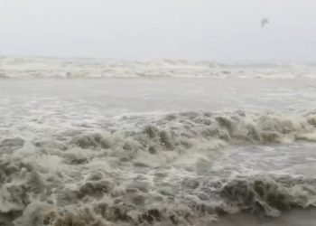 নিম্নচাপের প্রভাবে বঙ্গোপসাগর উত্তাল, বন্দরে ৩ নম্বর সতর্ক সংকেত