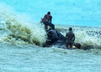 বঙ্গোপসাগরে নিখোঁজ পাঁচ জেলে, অপেক্ষার প্রহর গুনছে পরিবার