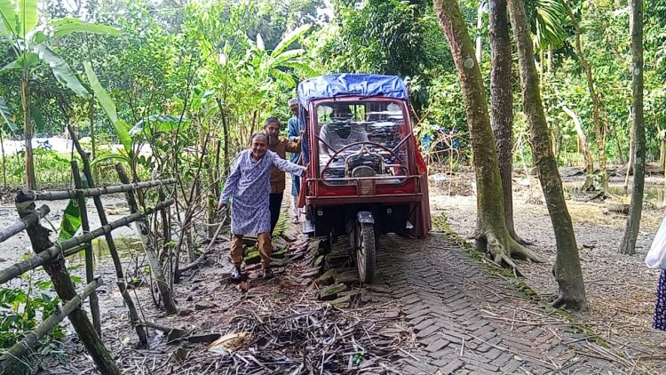 দুমকিতে এলজিইডি সড়কের বেহাল দশা, জনগণের ভোগান্তি