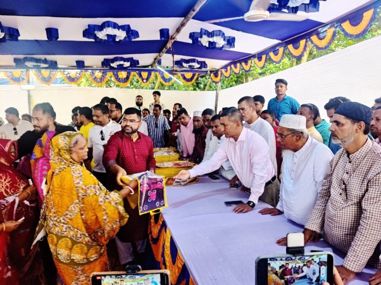 চরফ্যাশনে ৩’শ হিন্দু নারীর মাঝে শাড়ি বিতরণ করলেন নুরুল ইসলাম নয়ন