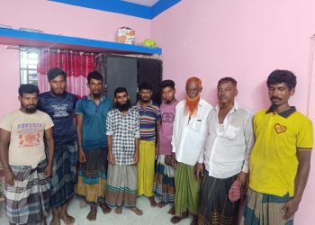 দশমিনায় নিষেধাজ্ঞা অমান্য করে ইলিশ শিকার, জাল-ট্রলারসহ নয় জেলে আটক