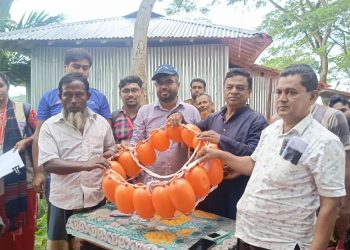 গলাচিপায় জেলেদের মাঝে লাইফ বয়া বিতরণ