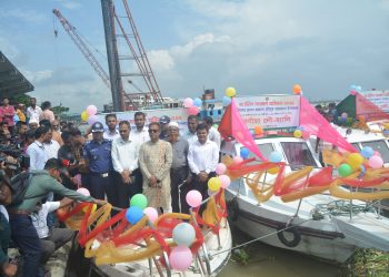 নদী ও সাগরে মাছ ধরায় ২২ দিনের নিষেধাজ্ঞা শুরু : চালের সাথে নগদ টাকা চান জেলেরা