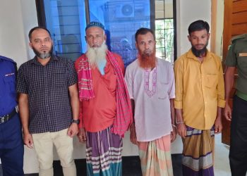কলাপাড়ায় নিষেধাজ্ঞা উপেক্ষা করে ইলিশ অভয়াশ্রমে মাছ শিকার, তিন জেলের জরিমানা