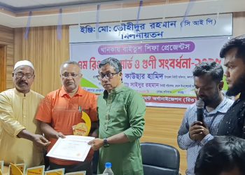 কলাপাড়ায় দুই সাংবাদিকসহ ১২ জনকে দেওয়া হলো গুণীজন সংবর্ধনা