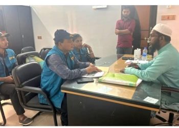 বাউফল স্বাস্থ্য কমপ্লেক্সে দুদকের অভিযান: মালির হাতে রোগী চিকিৎসা!