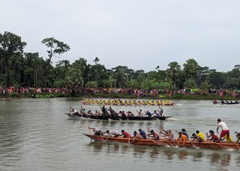 দশমিনায় দুর্গাপূজা উপলক্ষে ঐতিহ্যবাহি নৌকা বাইচ