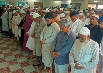 একেএম কলেজের সাবেক অধ্যক্ষ আব্দুল আজিজ’র জানাজায় মানুষের ঢল