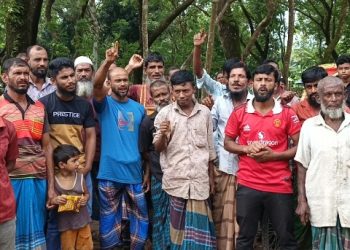 ভাড়া চাওয়ায় রিকশাচালককে মারধর, প্রতিবাদে এলাকাবাসীর বিক্ষোভ 