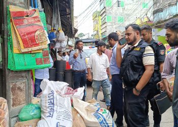 গলাচিপায় র‍্যাবের অভিযানে ১২’শ কেজি নিষিদ্ধ পলিথিন জব্দ