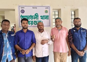 বিএনপি’র মিছিলে হামলা ও ককটেল বিস্ফোরন, আ.লীগের ৩ নেতা গ্রেপ্তার