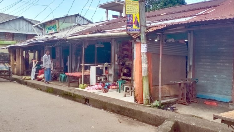 কলাপাড়ায় নামেই মহিলা মার্কেট, ২২ দোকানের সবই পুরুষের দখলে