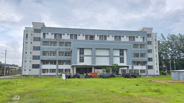 পটুয়াখালীতে ৬৫১ কোটির হাসপাতাল ১১ বছরেও সচল হয়নি