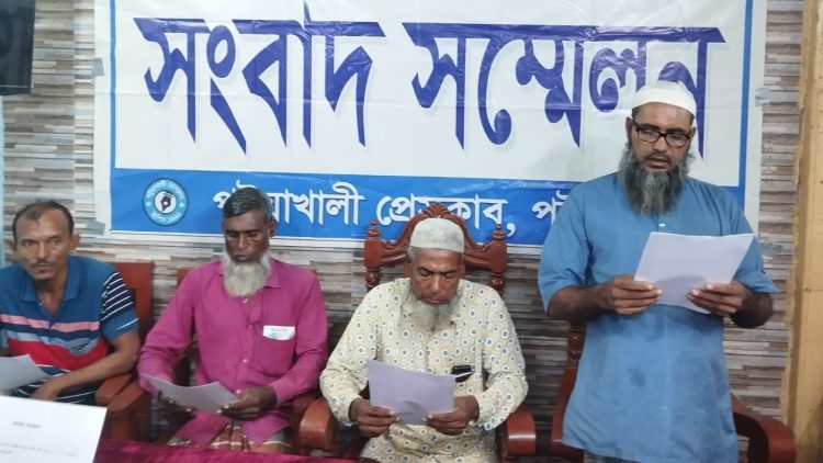 পটুয়াখালীতে বিএনপি নেতার বাধায় কৃষকের ২০০ একর জমিতে চাষাবাদ বন্ধ