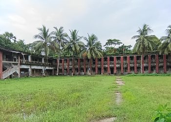দুমকিতে লাগাতার কর্মবিরতিতে অচল শিক্ষা কার্যক্রম: ক্ষুব্ধ শিক্ষক-কর্মচারীরা