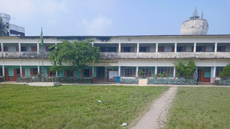 পটুয়াখালীতে পাঁচশতাধিক শিক্ষাপ্রতিষ্ঠানের শিক্ষকদের কর্মবিরতি