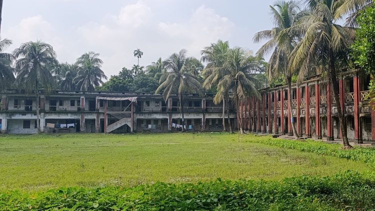 দুমকিতে টানা তৃতীয় দিনেও কর্মবিরতি, অচল শিক্ষা কার্যক্রম