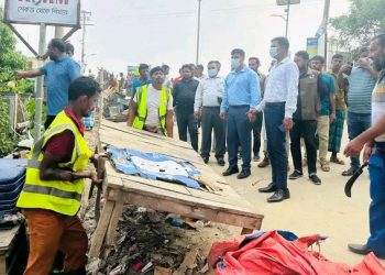 কুয়াকাটা জিরো পয়েন্টের অর্ধশতাধিক অবৈধ স্থাপনা উচ্ছেদ