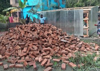 গলাচিপায় সাংবাদিকের বাড়িতে জোরপূর্বক ঘর নির্মাণ