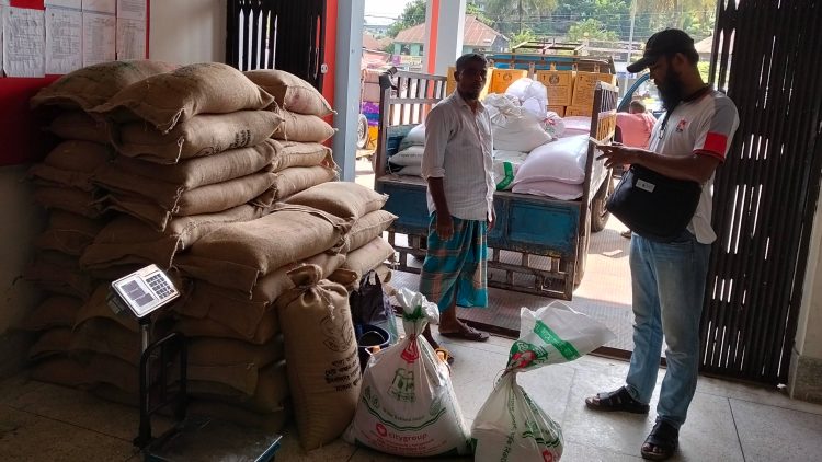 টিসিবি’র কার্যক্রমে তদারকি নেই, ফ্যামিলি কার্ড এক্টিভেট না থাকার অজুহাত