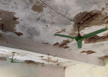প্রতিষ্ঠার ৫৮ বছরেও সংস্কার হয়নি ভবনগুলোর, ঝুঁকি নিয়ে ক্লাশ করছে শিক্ষার্থীরা!
