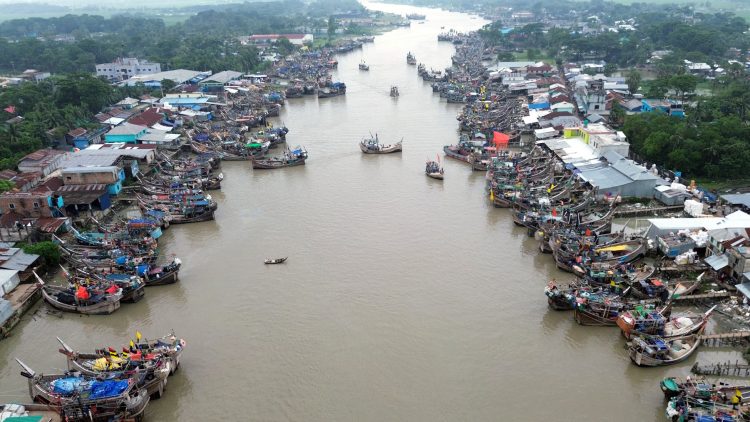 কলাপাড়ায় ৫০ হাজার মৎস্যজীবী পরিবারের পেশা ও সামুদ্রিক মৎস্য আহরণে বিপর্যয়ের শঙ্কা