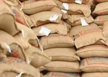 বাউফলে জেলেদের চাল পেয়েছেন অন্য পেশার ব্যক্তিরা!