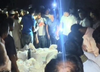 কলাপাড়ায় যাত্রিবাহী বাস থেকে ৩৫ মন জাটকা জব্দ, ছয় বাসচালককে জরিমানা