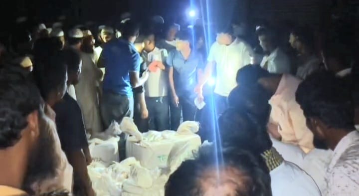 কলাপাড়ায় যাত্রিবাহী বাস থেকে ৩৫ মন জাটকা জব্দ, ছয় বাসচালককে জরিমানা