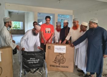 কুয়াকাটা হাসপাতালে জামায়াতে ইসলামীর হুইল চেয়ার প্রদান