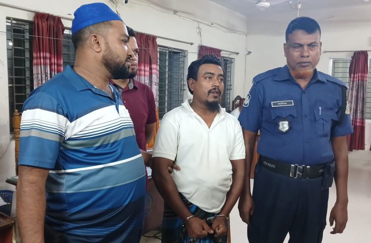 বাউফলে পান-সুপারির দোকানের আড়ালে ইয়াবা ব্যবসা, যুবক গ্রেপ্তার