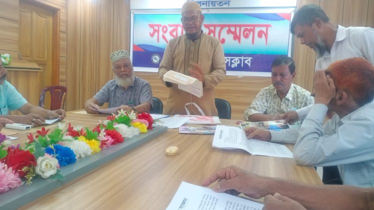 আদালতের নির্দেশনা উপেক্ষা করে বাড়ির সীমানা ভাংচুরের অভিযোগে সংবাদ সম্মেলন