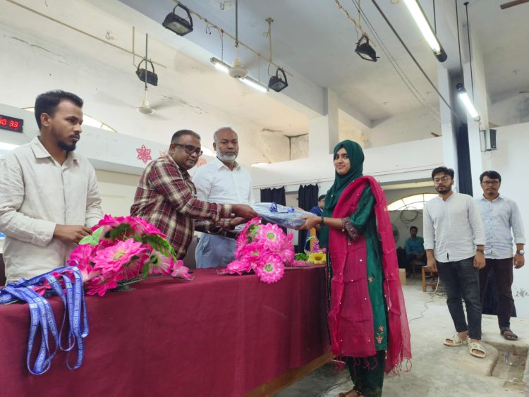 পবিপ্রবিতে ইন্ট্রানশীপ ওরিয়েন্টেশন-২০২৪ এবং সার্জিক্যাল কিট বক্স বিতরণ