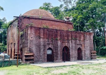 রক্ষণাবেক্ষণ ও সংস্কারের অভাবে হারিয়ে যাচ্ছে মির্জাগঞ্জের ঐতিহ্যবাহী শাহী মসজিদ