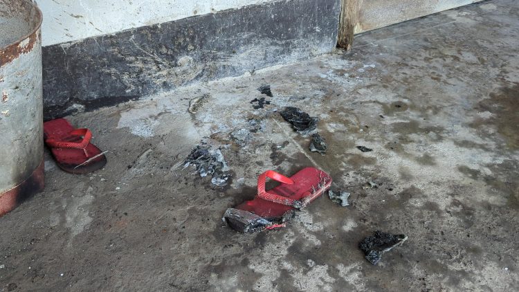 পটুয়াখালীতে গ্রামীণ ব্যাংক শাখায় আগুন