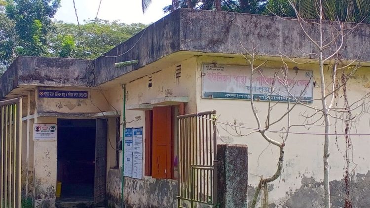 কলাপাড়ায় আট স্বাস্থ্য পরিবার কল্যাণকেন্দ্রে রোগীরা ফিরছেন খালি হাতে