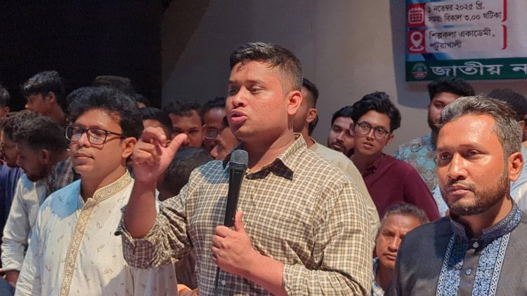 ‎চুপ্পুর কাছ থেকে সার্টিফিকেট নিতে হলে বিষ খাওয়াই ভালো: হাসনাত আব্দুল্লাহ
