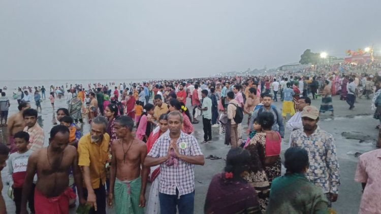 গঙ্গাস্নানের মধ্য দিয়ে কুয়াকাটায় রাসমেলা সম্পন্ন