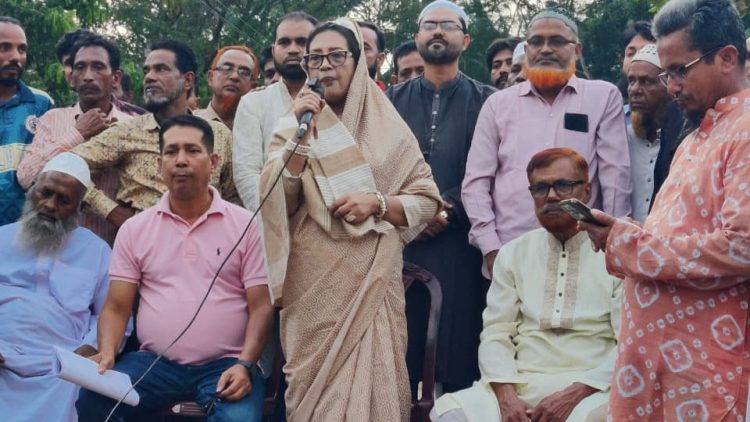 বাউফলে শহিদুল আলম তালুকদারের নির্দেশনায় বিএনপি ঘোষিত ৩১ দফার লিফলেট বিতরণ