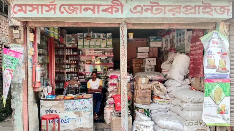 গলাচিপায় সারের দোকানে ভোক্তা অধিকারের অভিযান, দুই ব্যবসায়ীকে জরিমানা