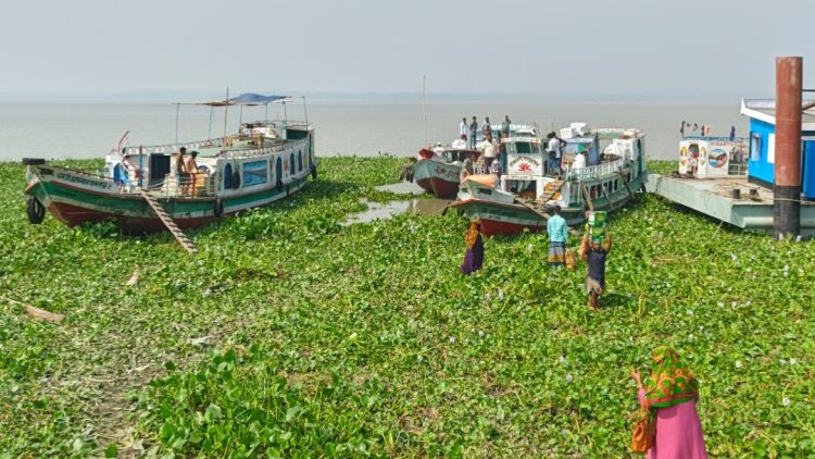 চরফ্যাশন লঞ্চঘাটে অতিরিক্ত টোল আদায়, যাত্রীদের ক্ষোভ