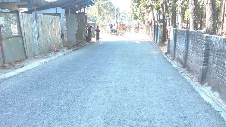 গলাচিপা পৌরবাসীর জনগুরুত্বপূর্ণ রাস্তা নির্মান করলেন পৌরপ্রশাসক ও ইউএনও