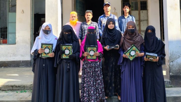 তারেক রহমানের জন্মদিন উপলক্ষে বাউফলে শিক্ষার্থীদের মাঝে কোরআন শরীফ বিতরণ