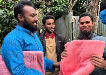 বাউফল পৌরসভায় ড.মাসুদের ভ্রাম্যমাণ কম্বল উপহারের গাড়ি