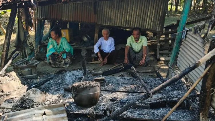 জমি দখলের পাঁয়তারা, কলাপাড়ায় রাখাইন সম্প্রদায়ের বসতবাড়িতে আগুন